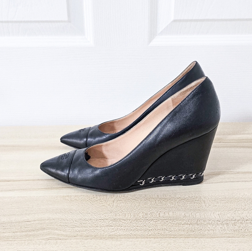 Chanel CC Cap Toe Black Leather Chain Link Wedge Pumps Size EU38/US 7.5-8 - Picture 7 of 16